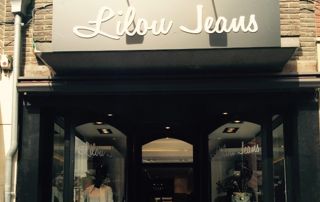 Vitrine du magasin Lilou Jeans